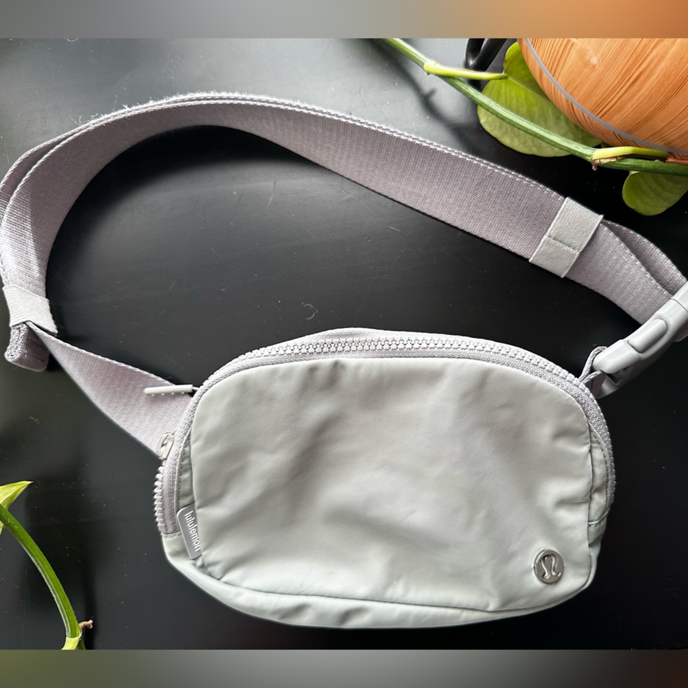 Lululemon Everyday Crossbody in Pastel